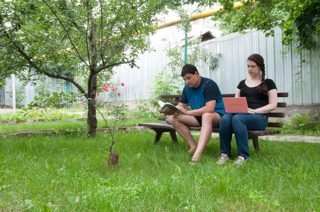 Almaty Backpackers Hostel Kültér fotó